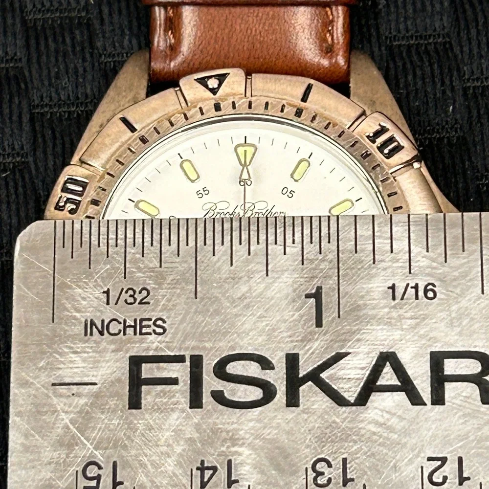 Brooks Brothers Mens Watch BB3031 White Dial Brown Leather Band Swiss Movement‎